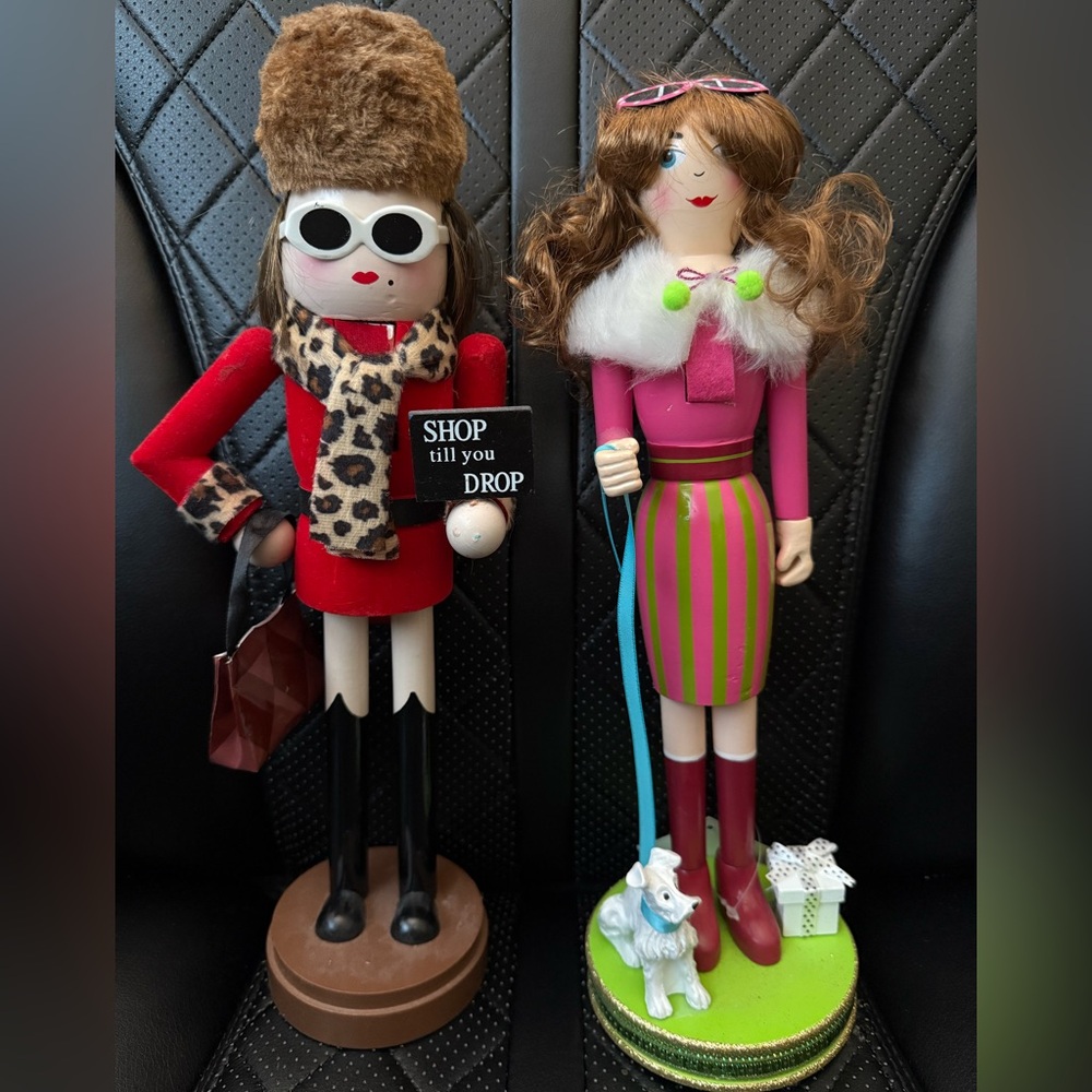 Fashionable Female Shopper Nutcrackers with Accessories - Picture 5 of 6